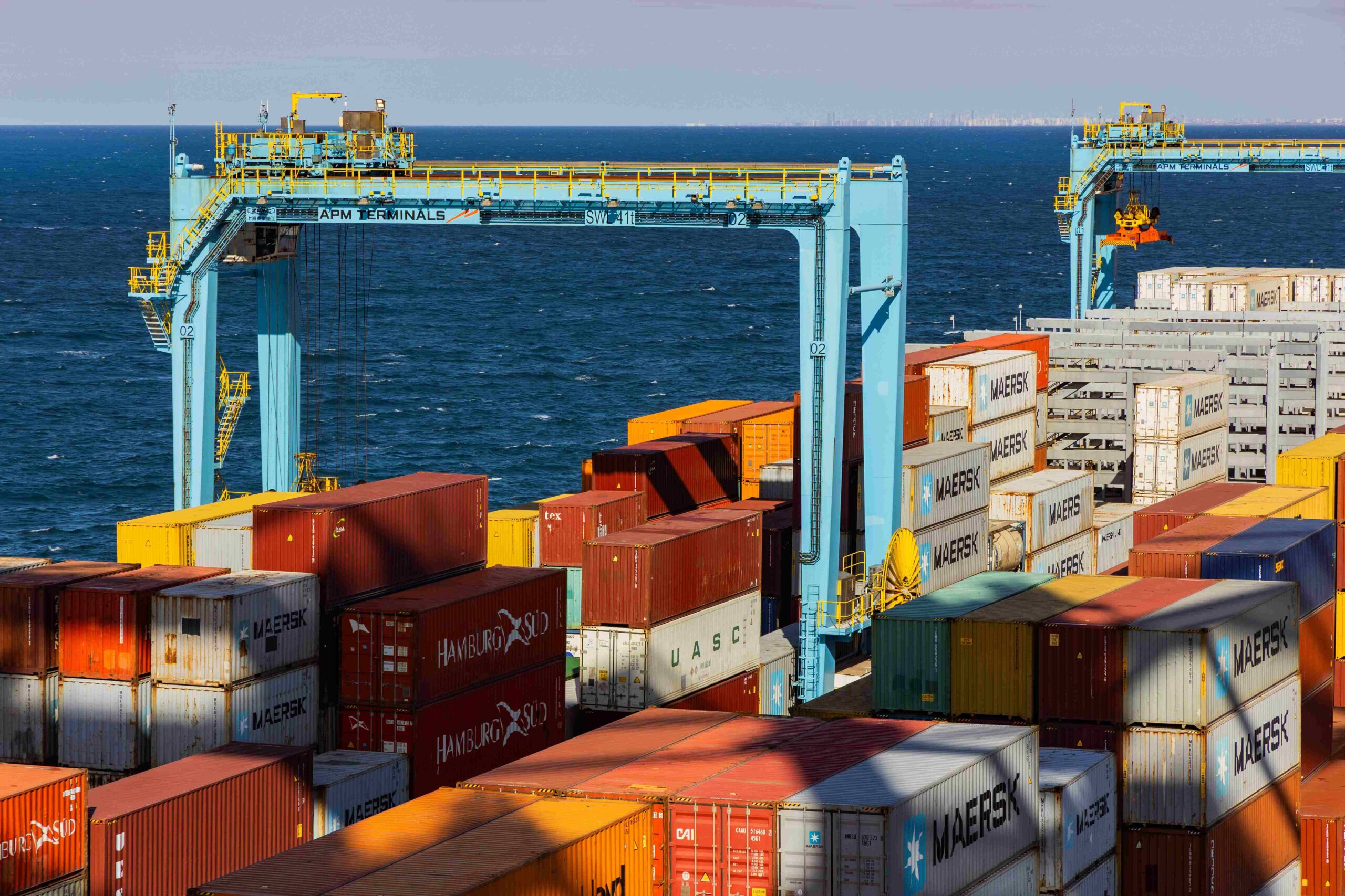 Conectividade, exportação e construção como agentes contra a desigualdade